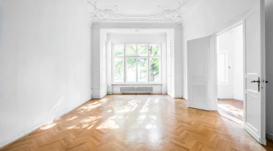 Leeres Wohnzimmer einer Wohnung